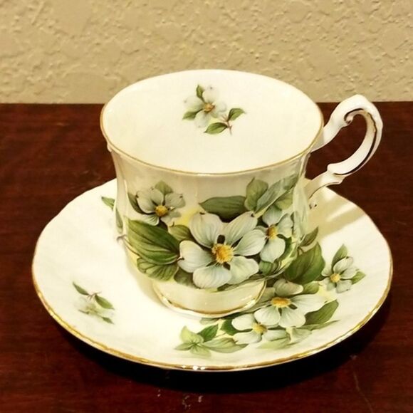 Vintage Paragon Canadian Provincial Flowers Dogwood Footed Cup & Saucer